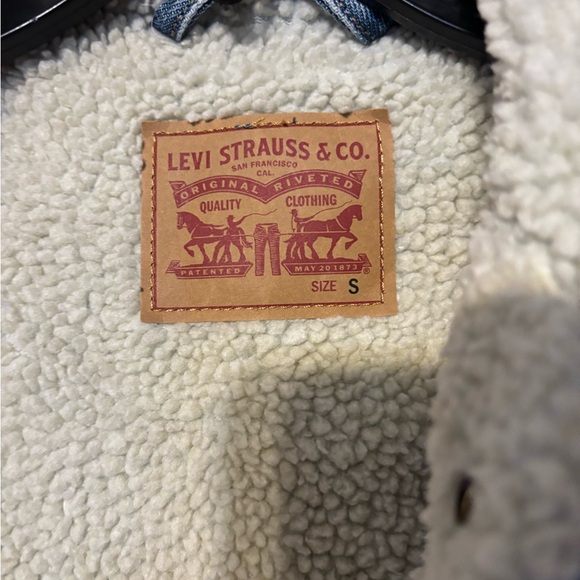 LEVI’S Sherpa Jean trucker jacket - Picture 2 of 3